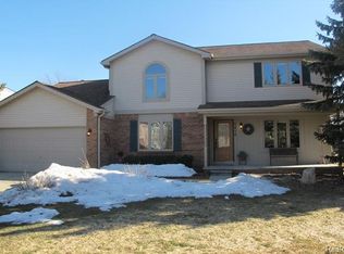 1214 Ridgeview Cir, Lake Orion, MI 48362