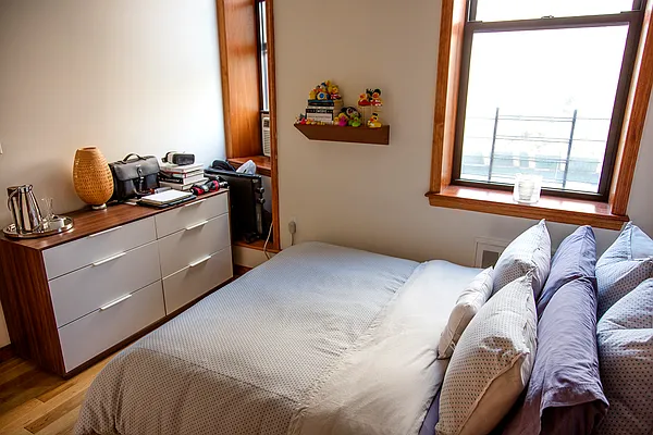 Rented by Easy Rental LLC | media 70