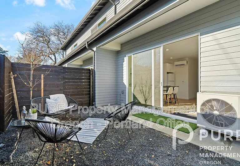 3736 NE Liberty Ter — Photo 3