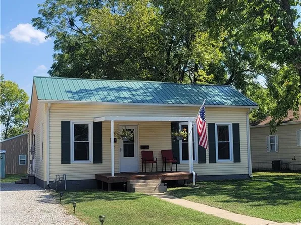 604 N 3rd St, Clinton, MO 64735