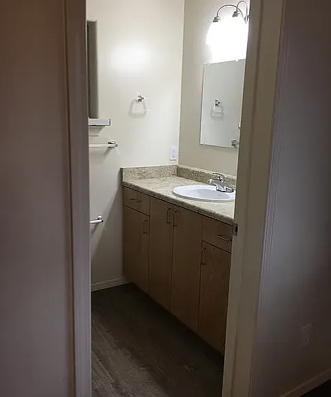 4 bed, 4.5 bath, 1640 sqft, $3,600 — Photo 4