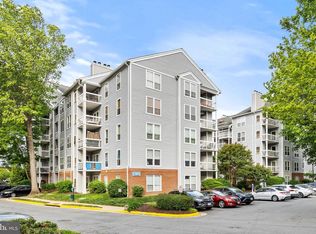 3175 Summit Square Dr #5-E12, Oakton, VA 22124