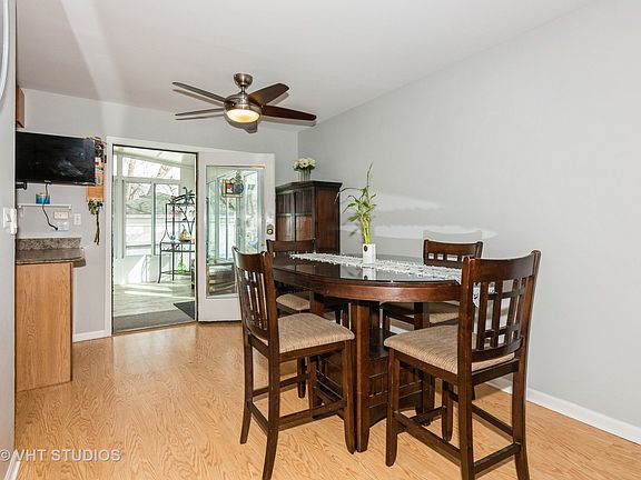 5th image of 352 Belden Ave