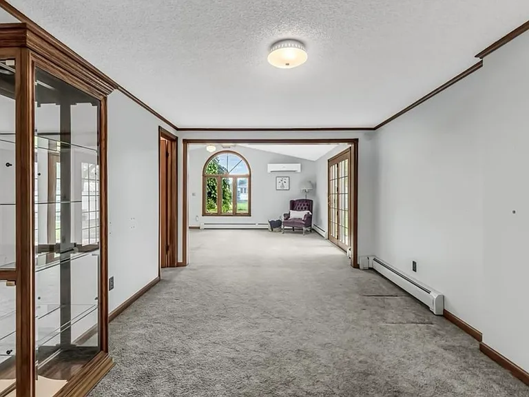 10 Kingston Ln — Photo 12