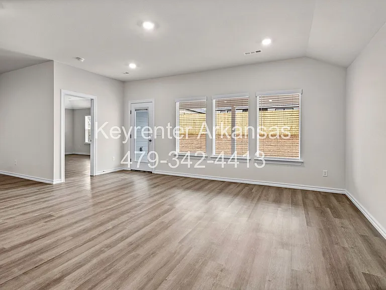 1324 Chavis St — Photo 7
