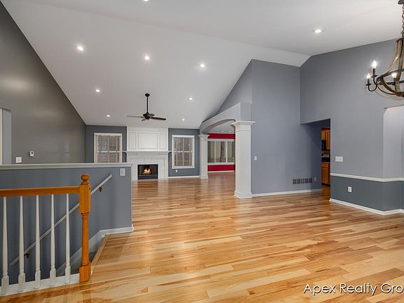 4th image of 4690 Woodcreek Dr SE