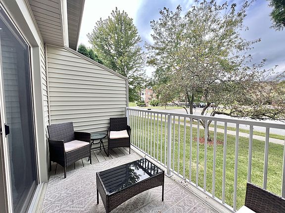 5th image of 330 Meadowside Dr #1