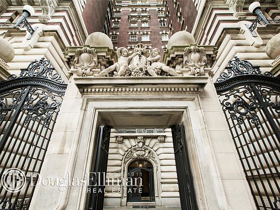 4th image of 171 W 71st St #12C