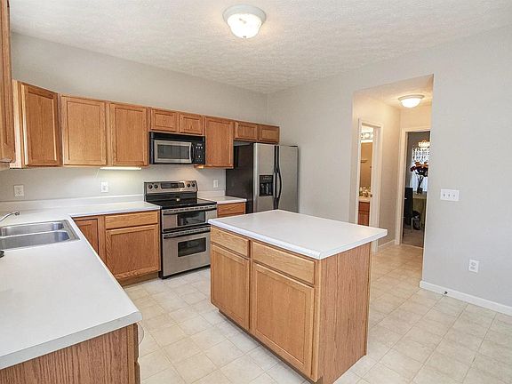 3rd image of 3585 Goodall Ct