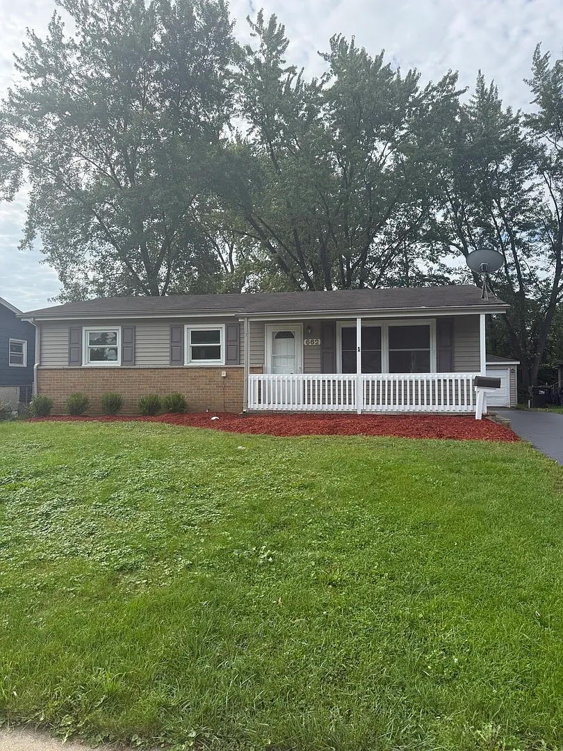 3 bed, 1000 sqft, $2,100 — Photo 1