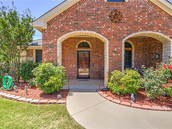 3rd image of 4032 Palomino Dr