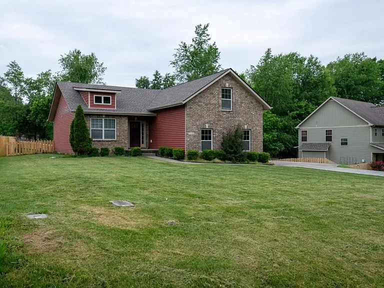 1126 Garrettsburg Rd — Photo 2