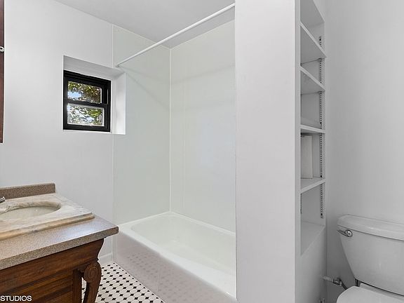 4th image of 510 Clinton St Floor 2