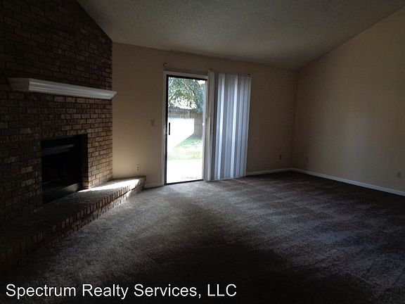 5th image of 8118 Sable Woods Dr N