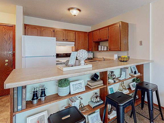 4th image of 326 6th Ave SE #206
