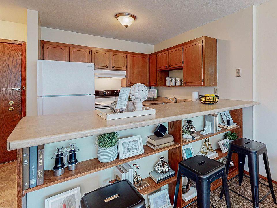 1st image of 326 6th Ave SE APT 207