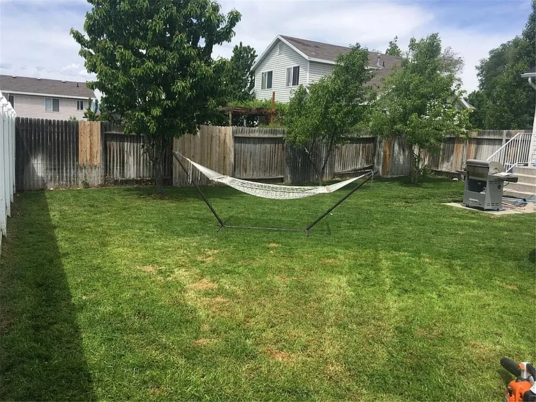 255 W Amanda Lynn Ln — Photo 2