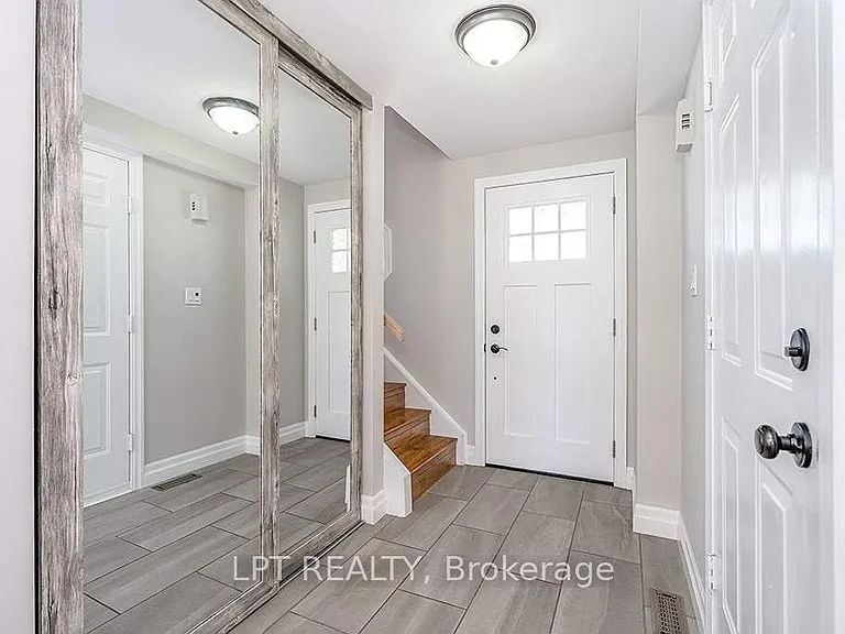 35 Clute Cres — Photo 3