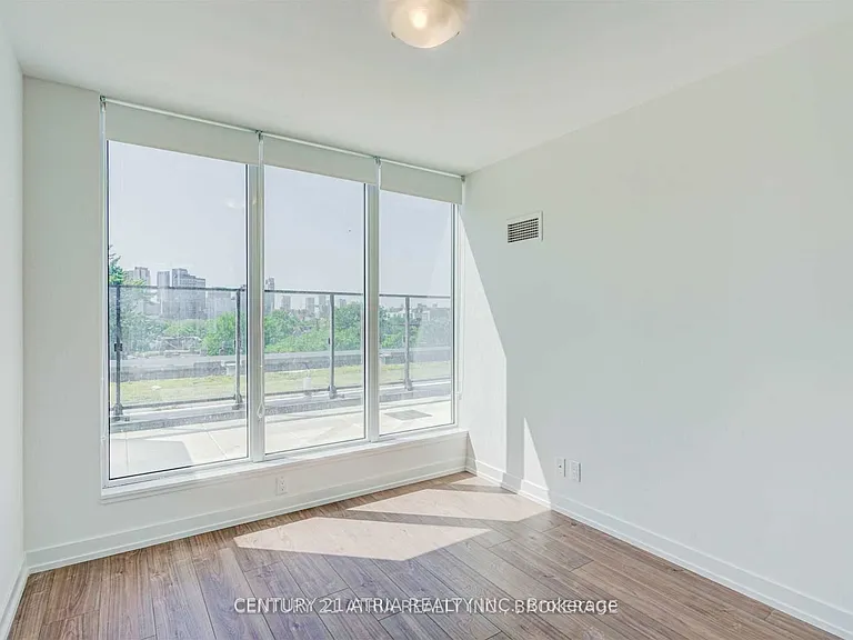 203 College St #512 — Photo 13