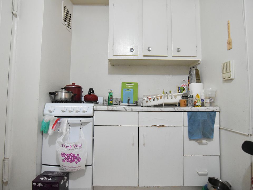 2nd image of 1870 Ocean Ave #2
