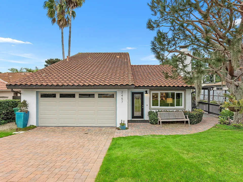 2457 Levante St #2457