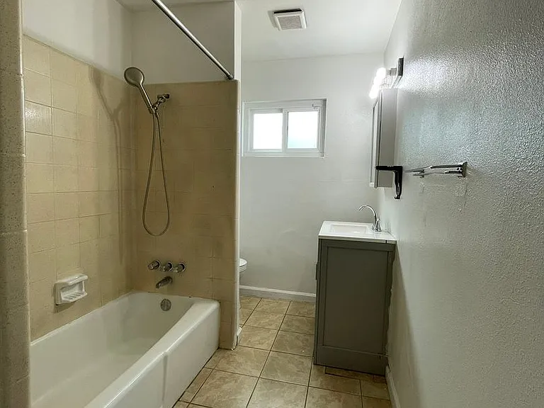 404 Lime Ave — Photo 4