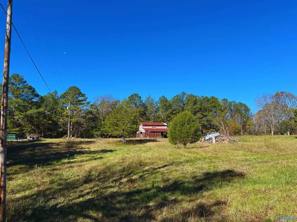 800 Carolyn Ct, Gadsden, AL 35901