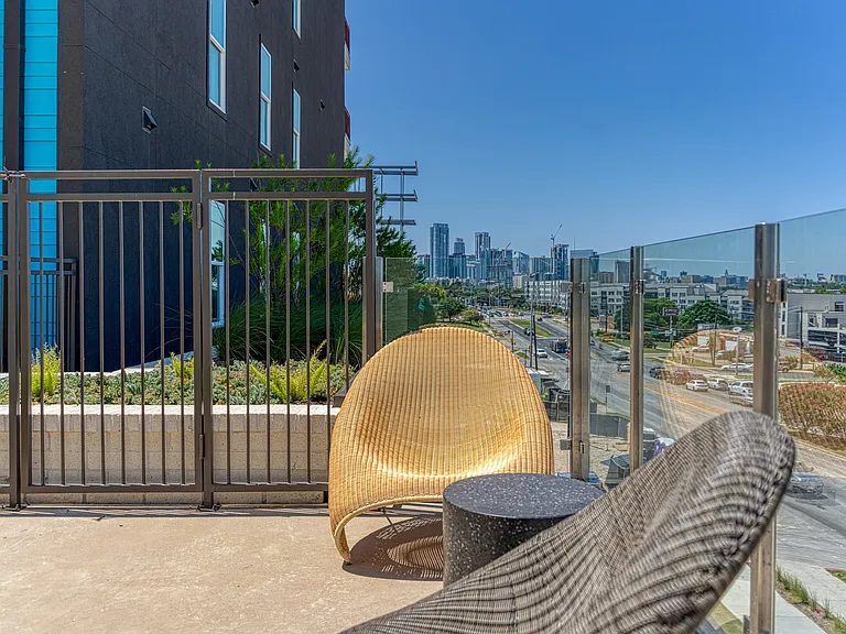 Alexan Riverside — Photo 21