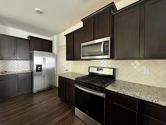 240 Chelsea Park Dr — Photo 22
