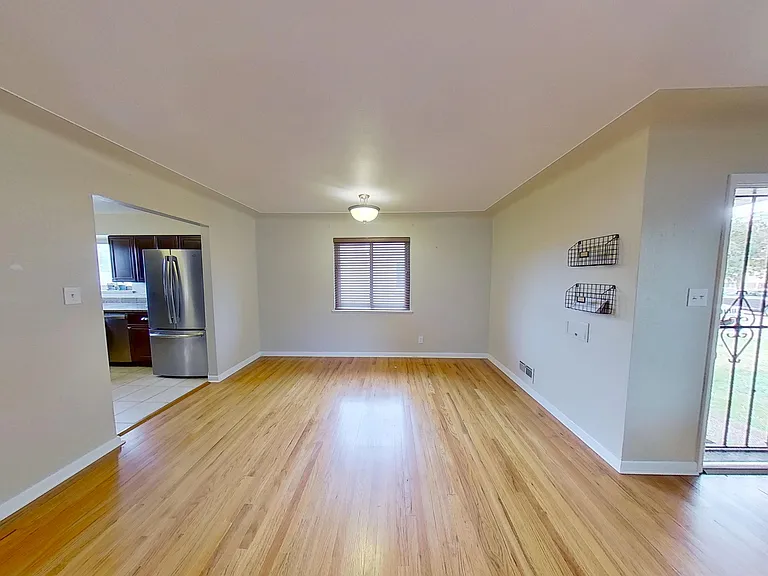 2230 Marshall St — Photo 10