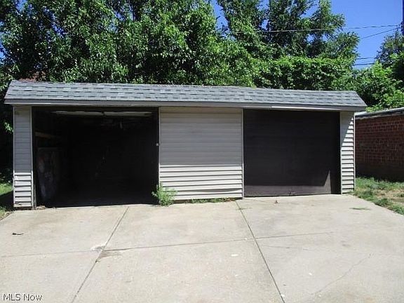 3rd image of 8607 Grand Division Ave