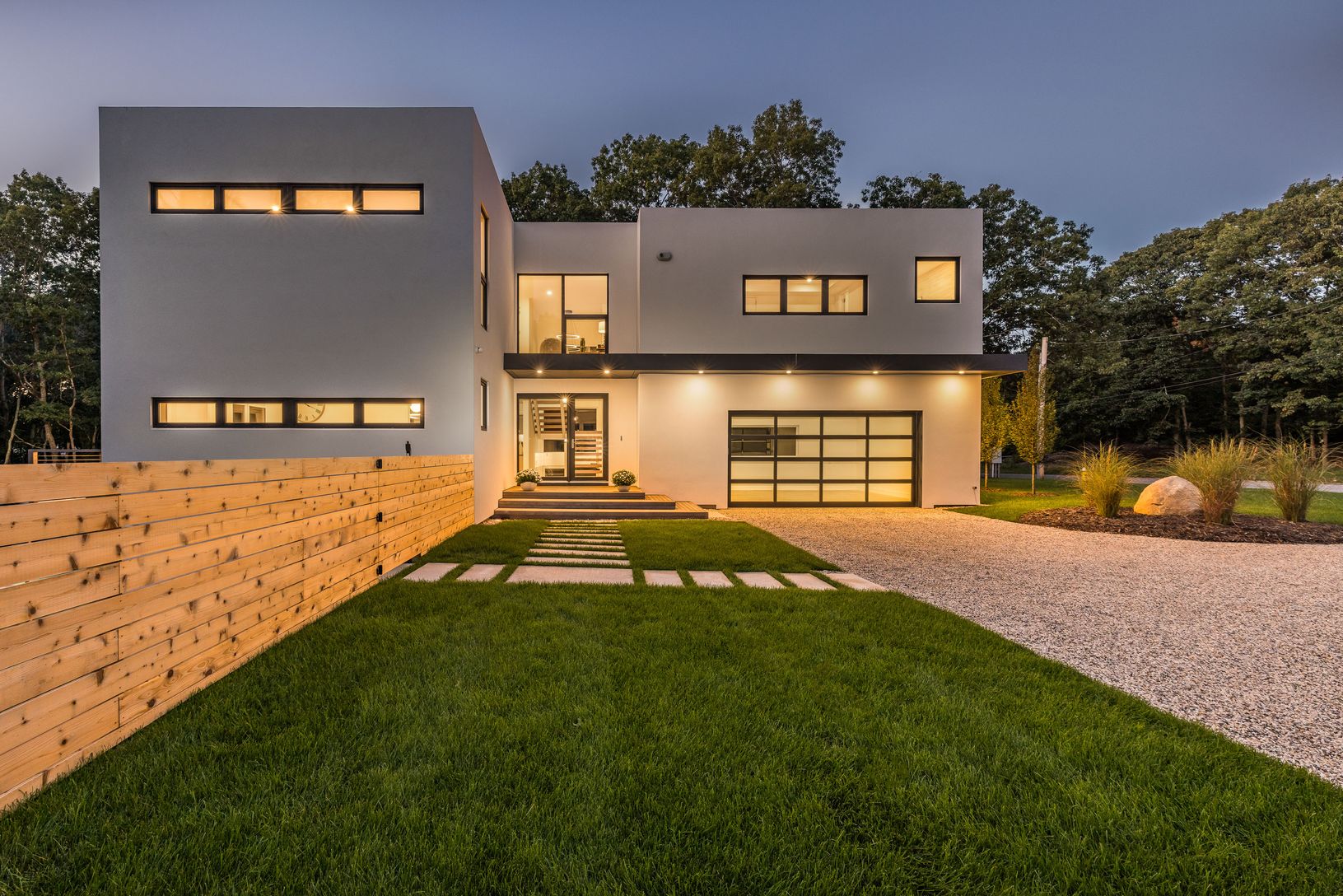  Modern & Minimalistic