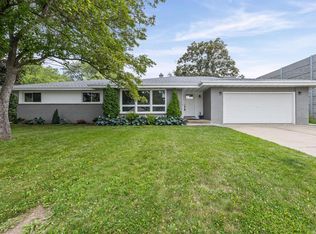 567 W Fransee Ln, Glendale, WI 53217
