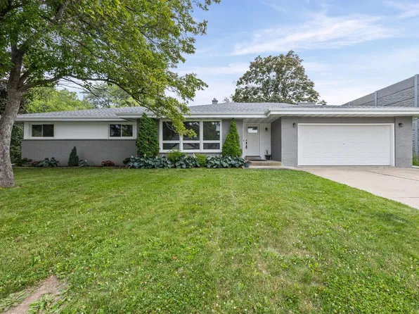 567 W Fransee Ln, Glendale, WI 53217