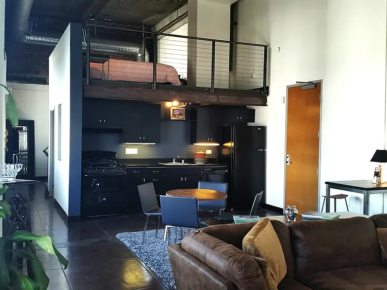 Hellman Lofts — Photo 6