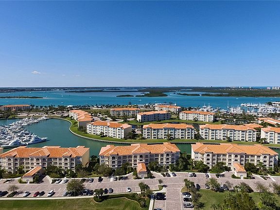 3rd image of 25 Harbour Isle Dr #304