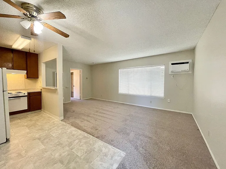 2712 O Street — Photo 11