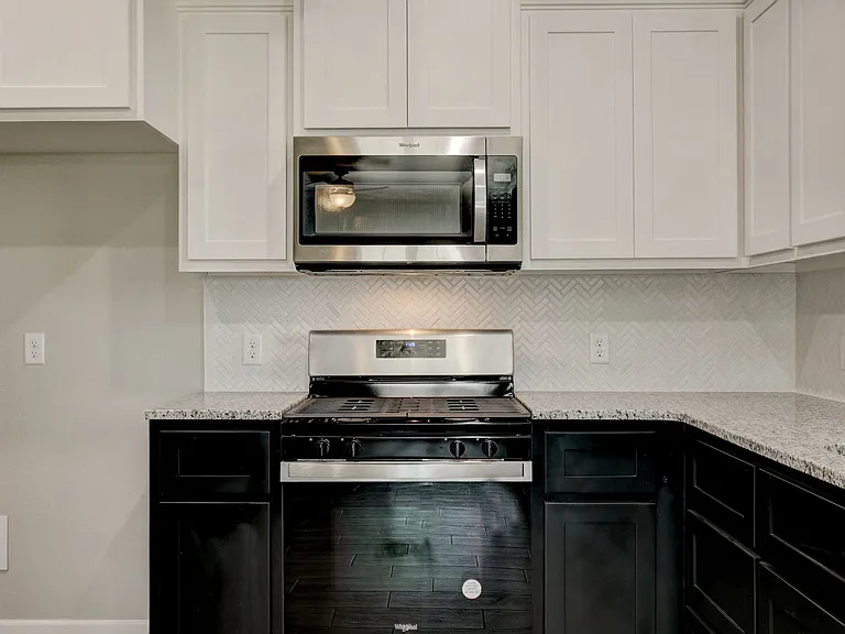 721 League Cir — Photo 10