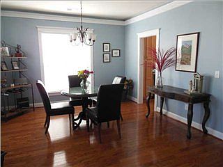4th image of 221 Silverwood Ln