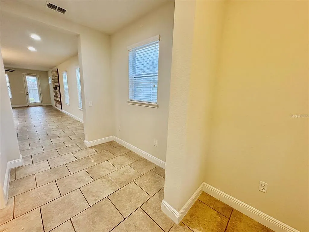 3 bed, 2.5 bath, 1944 sqft, $2,595 — Photo 3