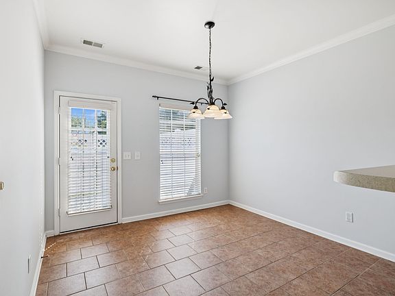 3rd image of 208 Northcrest Commons Cir