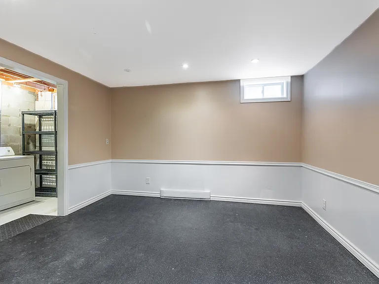159 Sandringham Cres — Photo 8