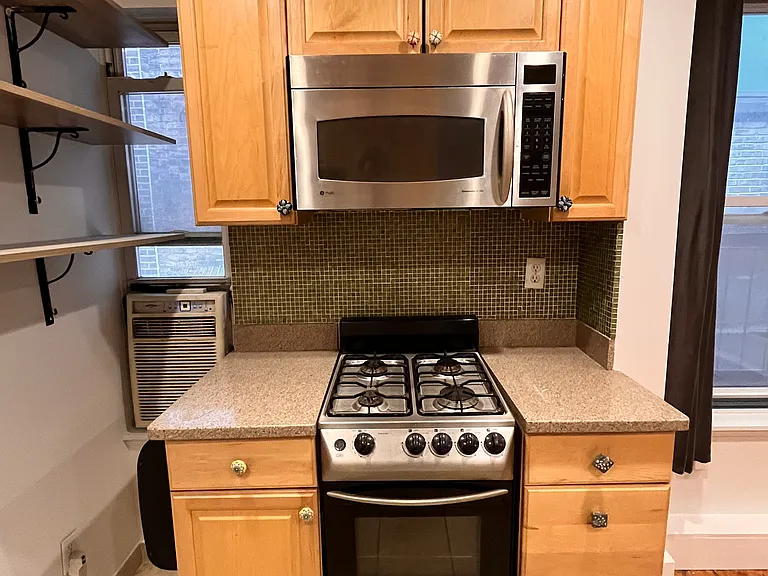 328 W 17th St #3R — Photo 8
