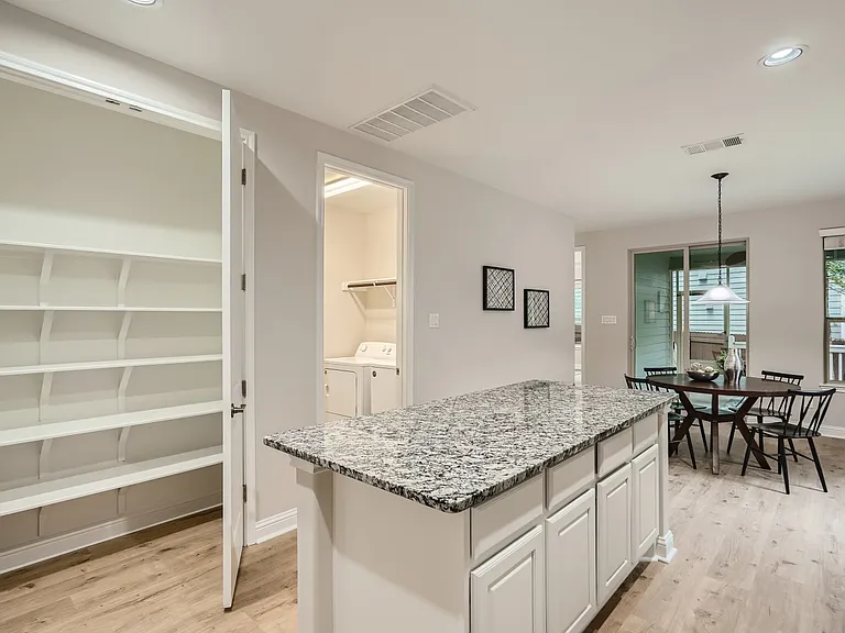 2612 Lightfoot Trl — Photo 7
