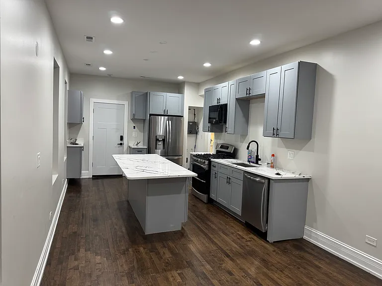 3659 W Diversey Ave #1R — Photo 2