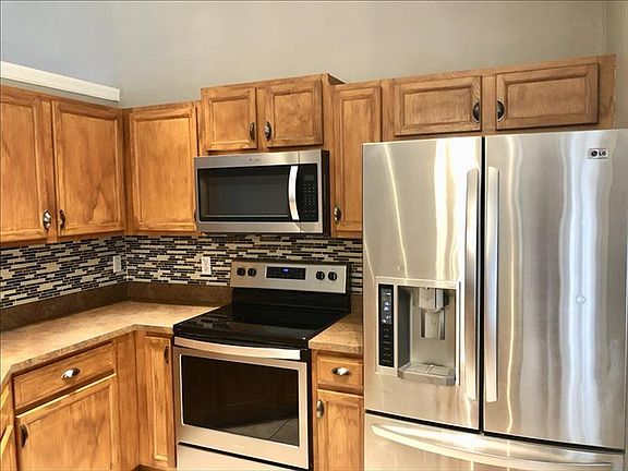 4th image of 239 W Graves Ave