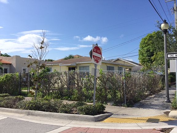 3rd image of 440 Lilac Ct