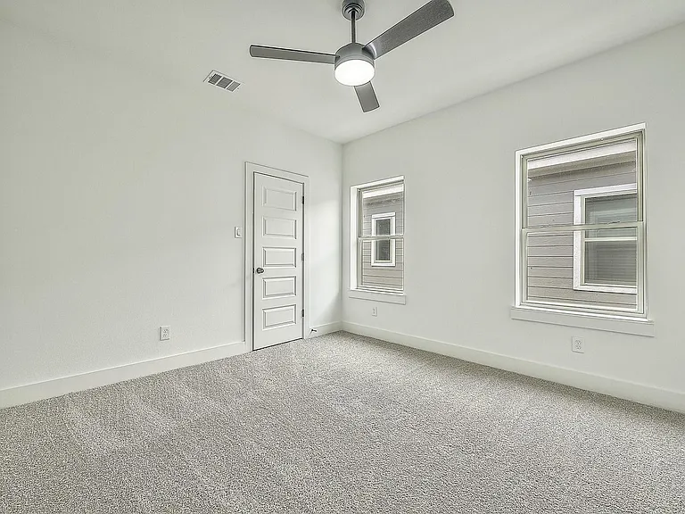 1632 Davis Ave — Photo 16