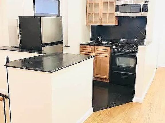 4th image of 104 Suffolk St APT 3