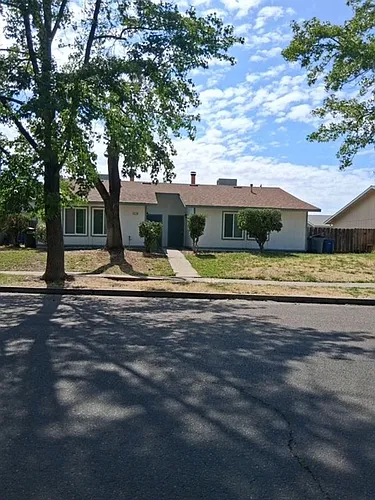 3219 Denver Ave Photo 1